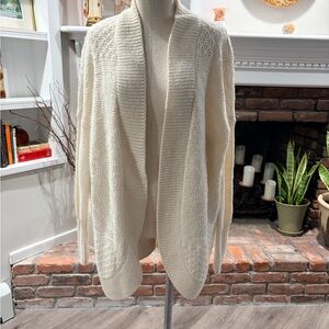 Hollister Cream Women's Cardigan. Size M